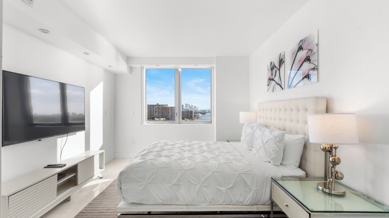 Photo of Bedroom in Hallandale Beach