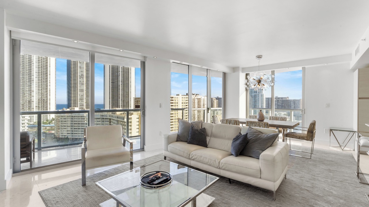 Photo of Livingroom in Hallandale Beach