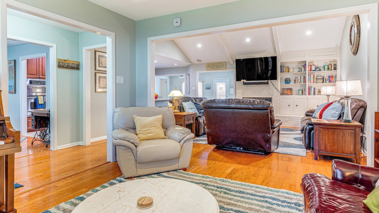 Photo of Livingroom in McNeil