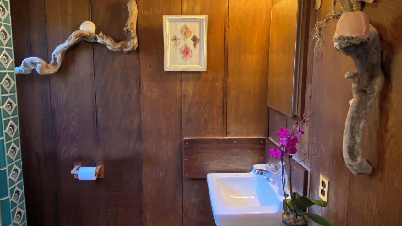 Photo of Bathroom in Summerland