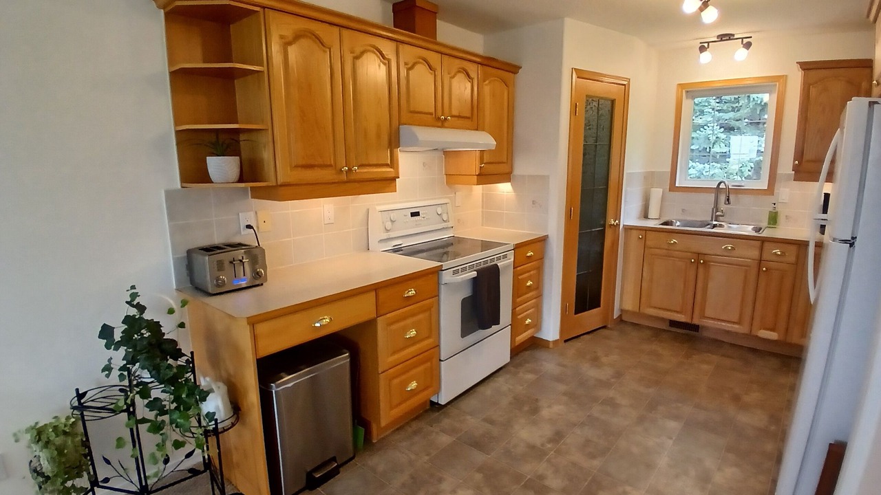 Photo of Kitchen in Lethbridge County