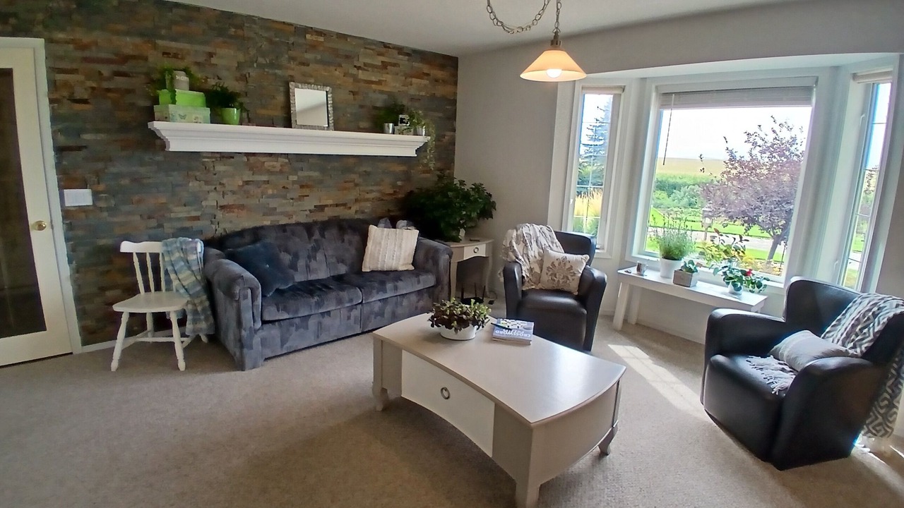 Photo of Livingroom in Lethbridge County