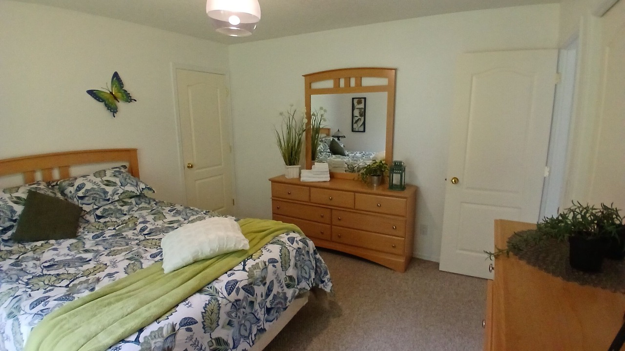 Photo of Bedroom in Lethbridge County