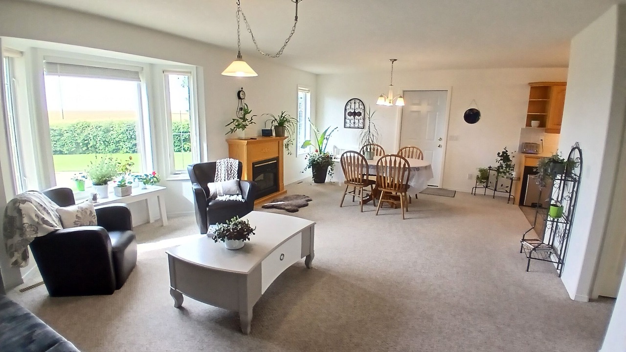 Photo of Livingroom in Lethbridge County