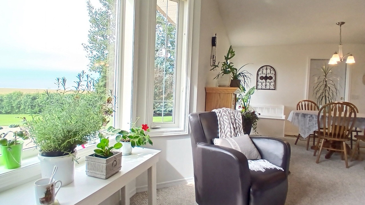 Photo of Livingroom in Lethbridge County