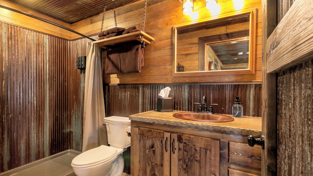 Photo of Bathroom in Grandview Plaza