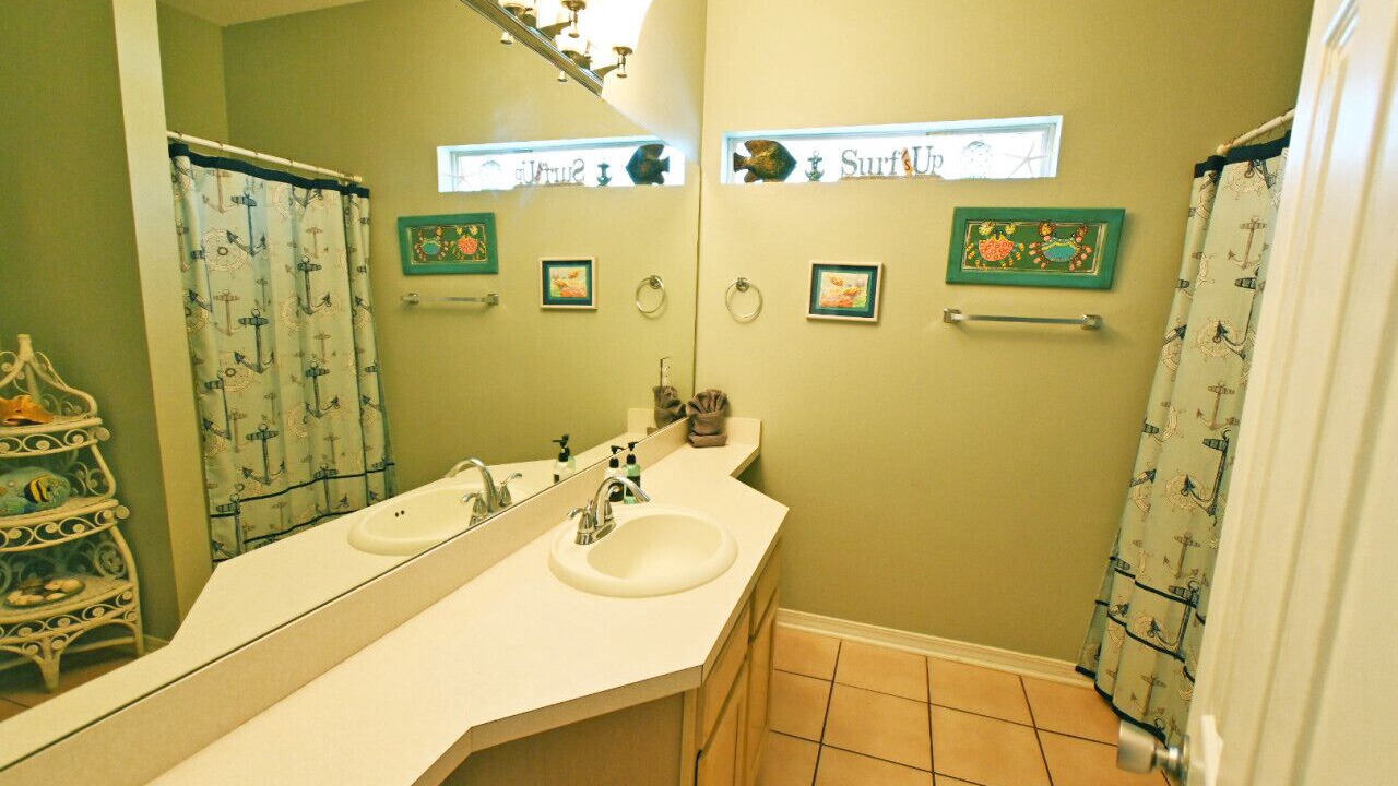 Photo of Bathroom in Holiday Isle