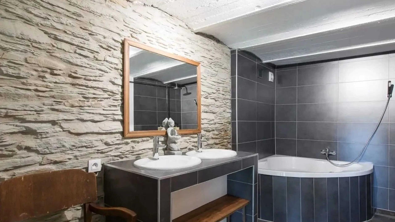 Photo of Bathroom in Menufontaine