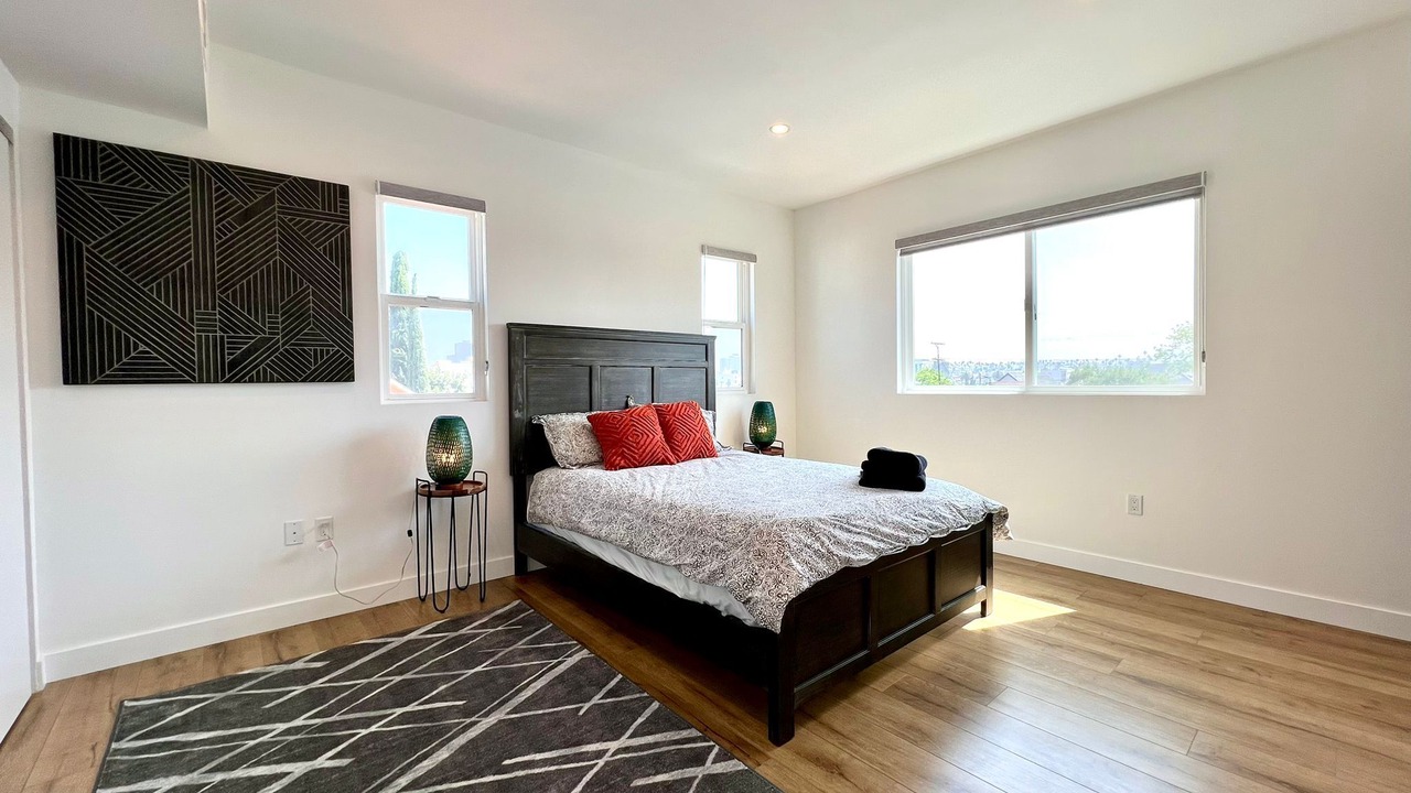 Photo of Bedroom in Pico-Union