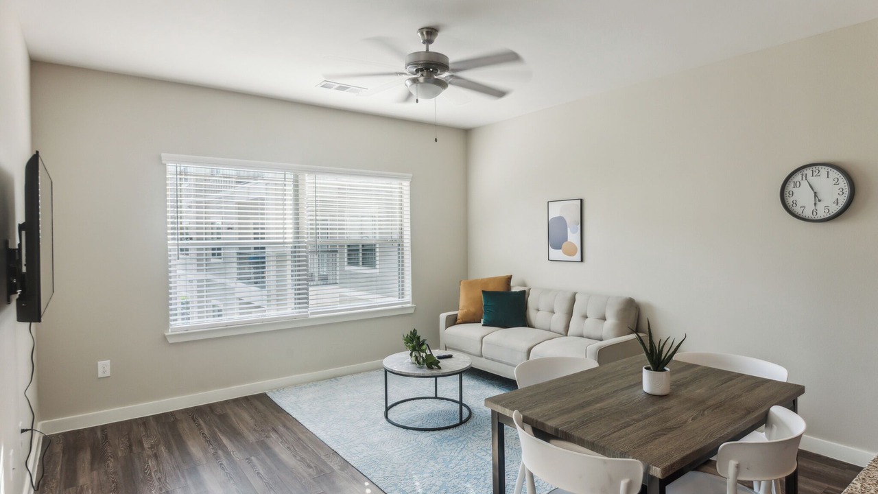 Photo of Livingroom in Willowbrook