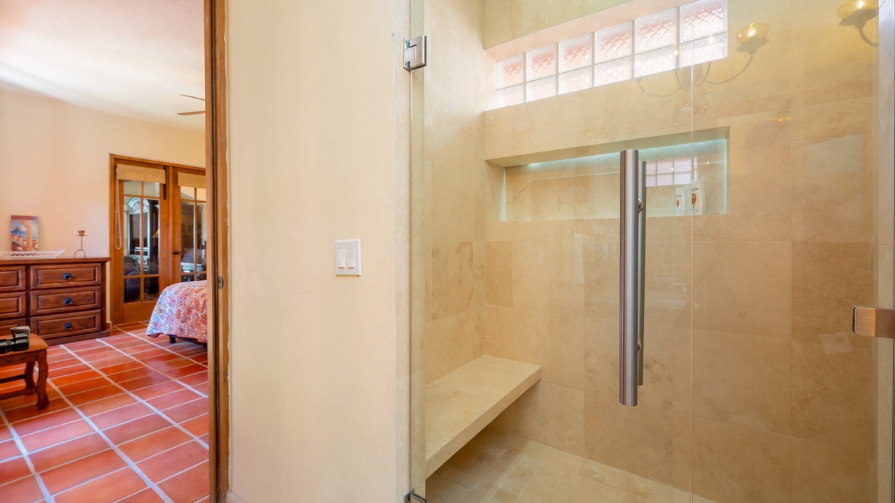 Photo of Bathroom in Nopolo