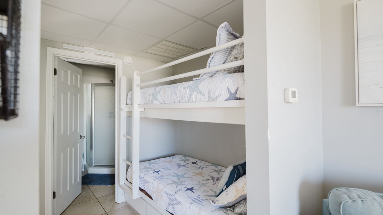 Photo of Bedroom in Crystal Shores