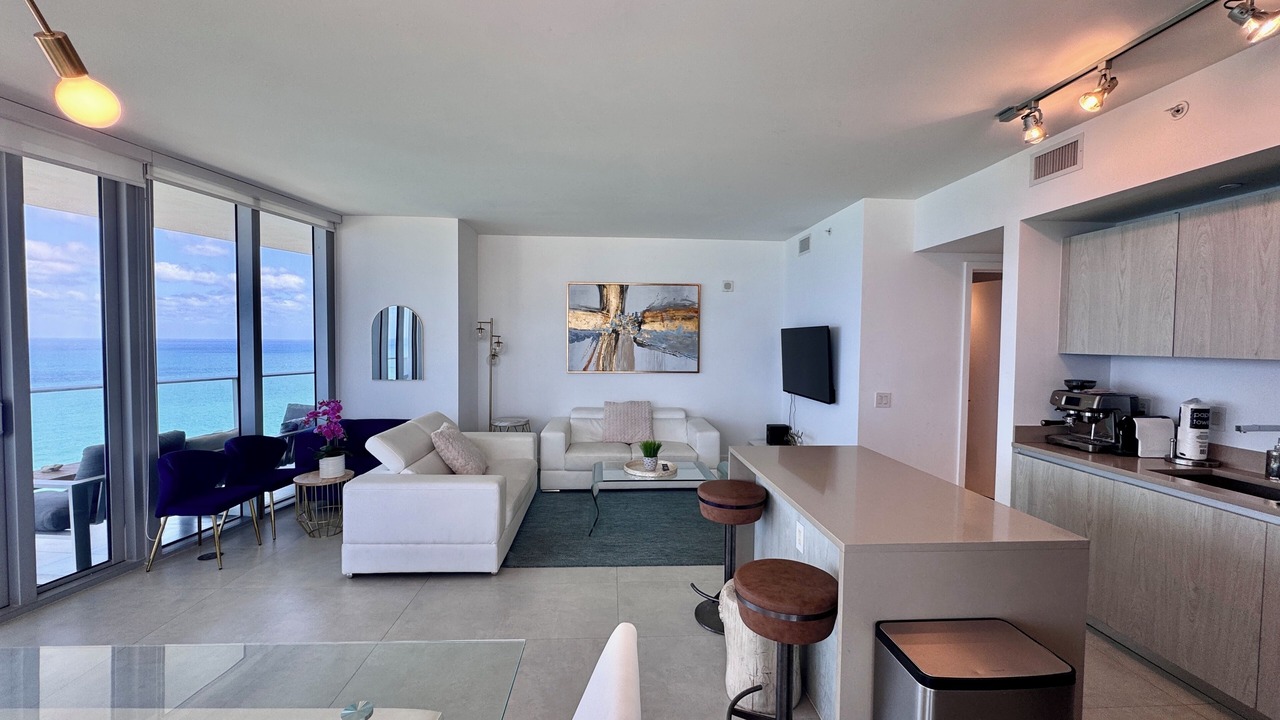 Photo of Bedroom in Hollywood South Central Beach