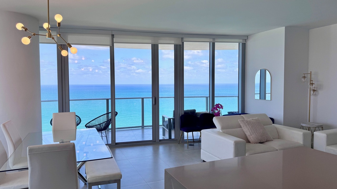 Photo of Bedroom in Hollywood South Central Beach