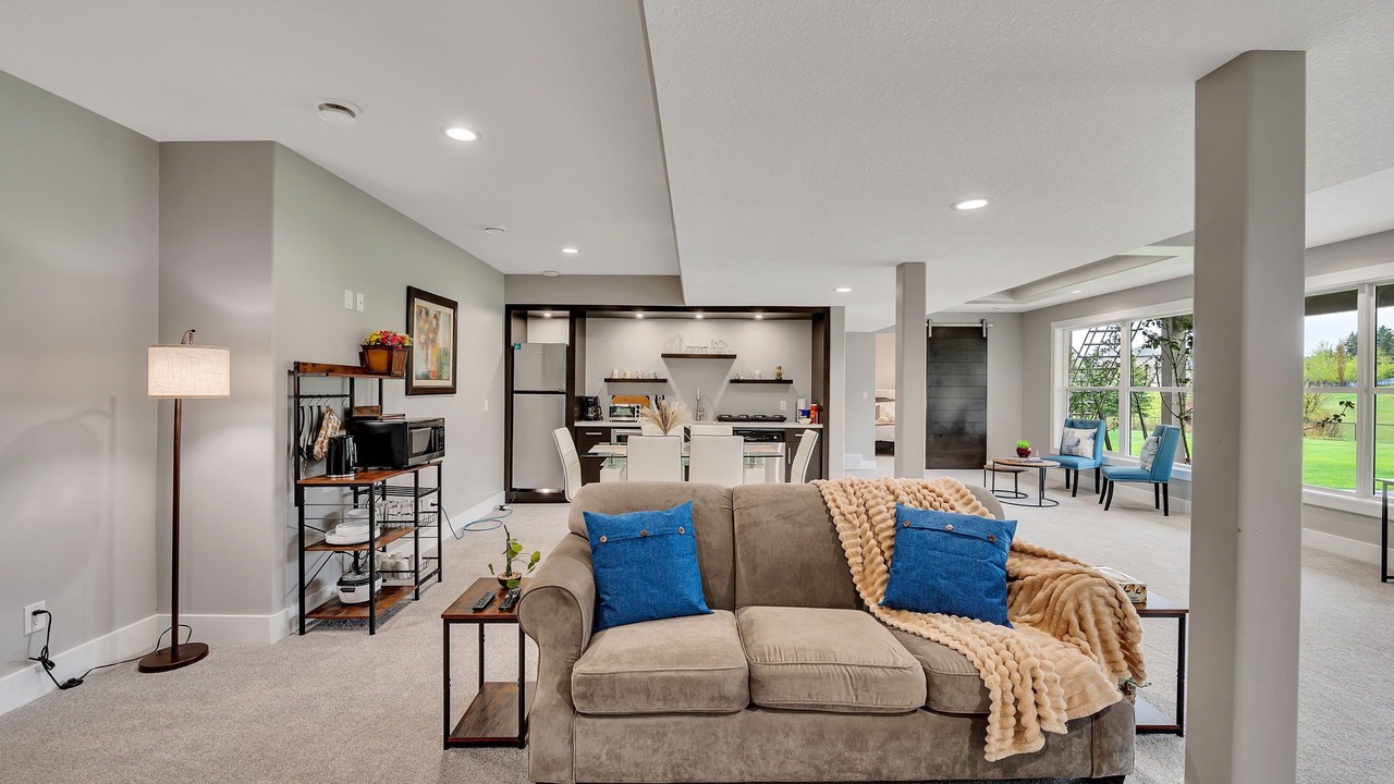 Photo of Livingroom in Division No. 11
