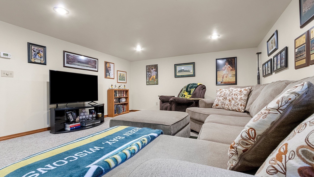 Photo of Livingroom in Ashwaubenon
