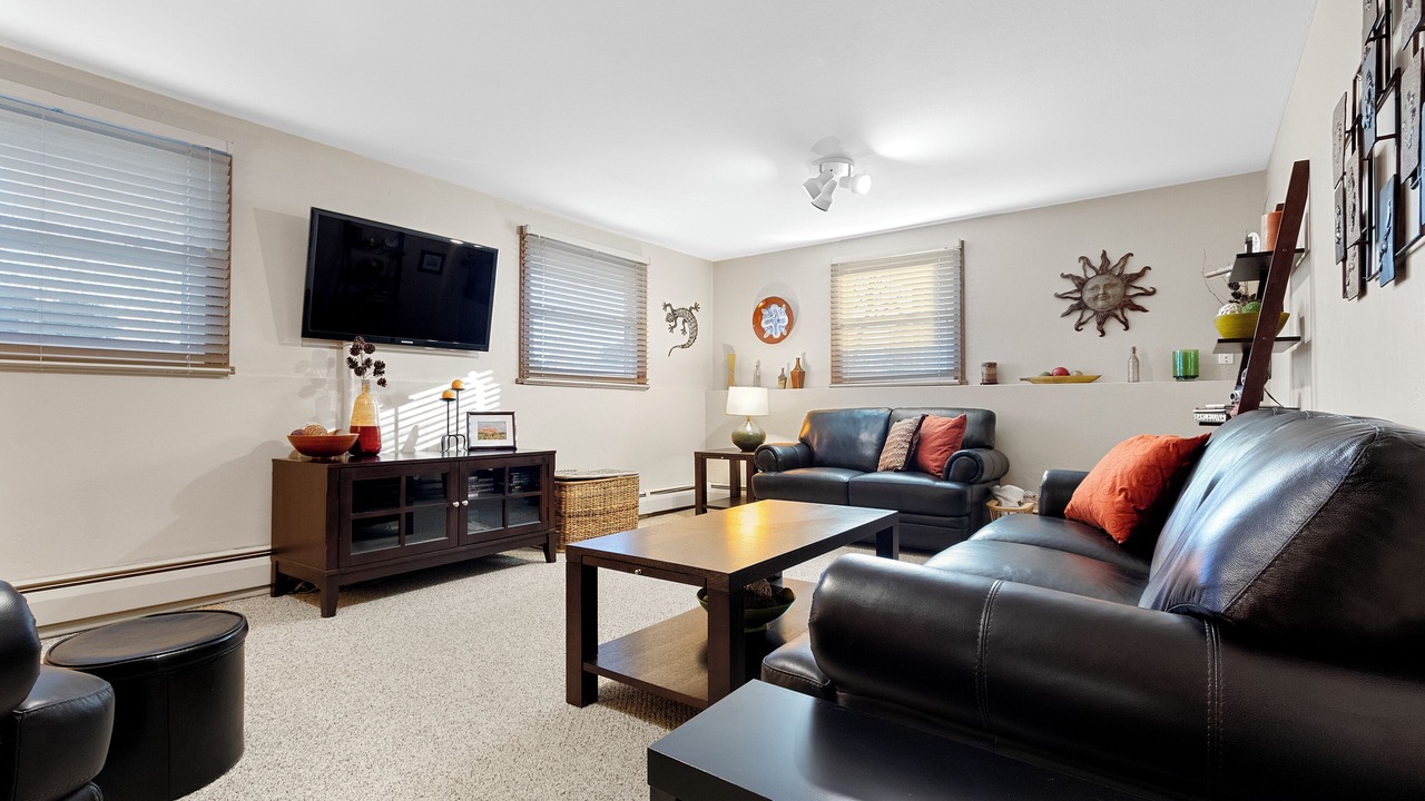 Photo of Livingroom in Ashwaubenon