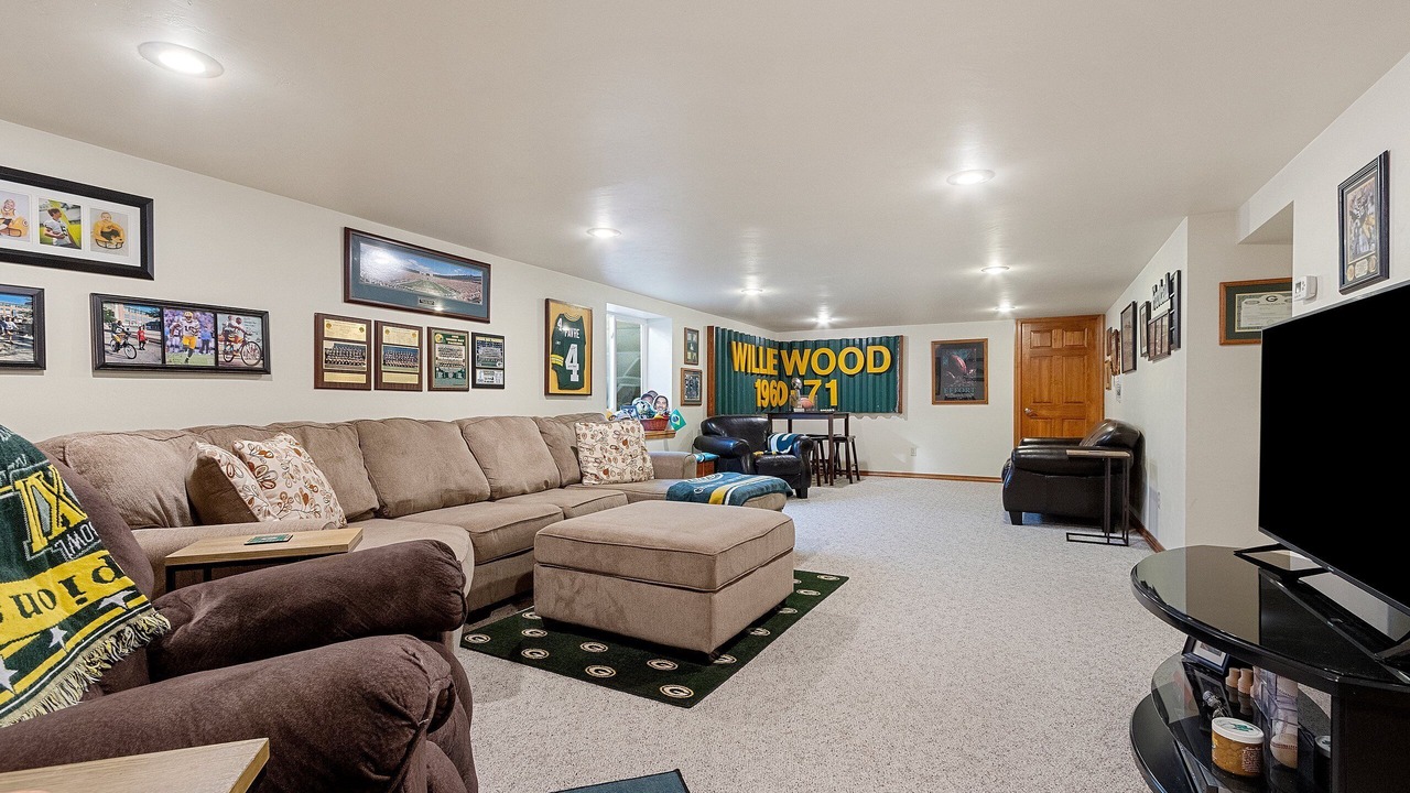 Photo of Livingroom in Ashwaubenon