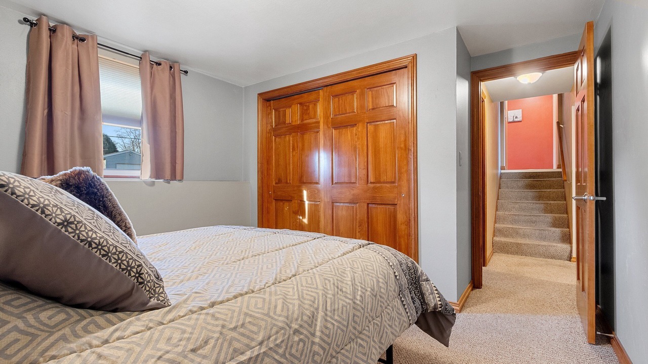 Photo of Bedroom in Ashwaubenon