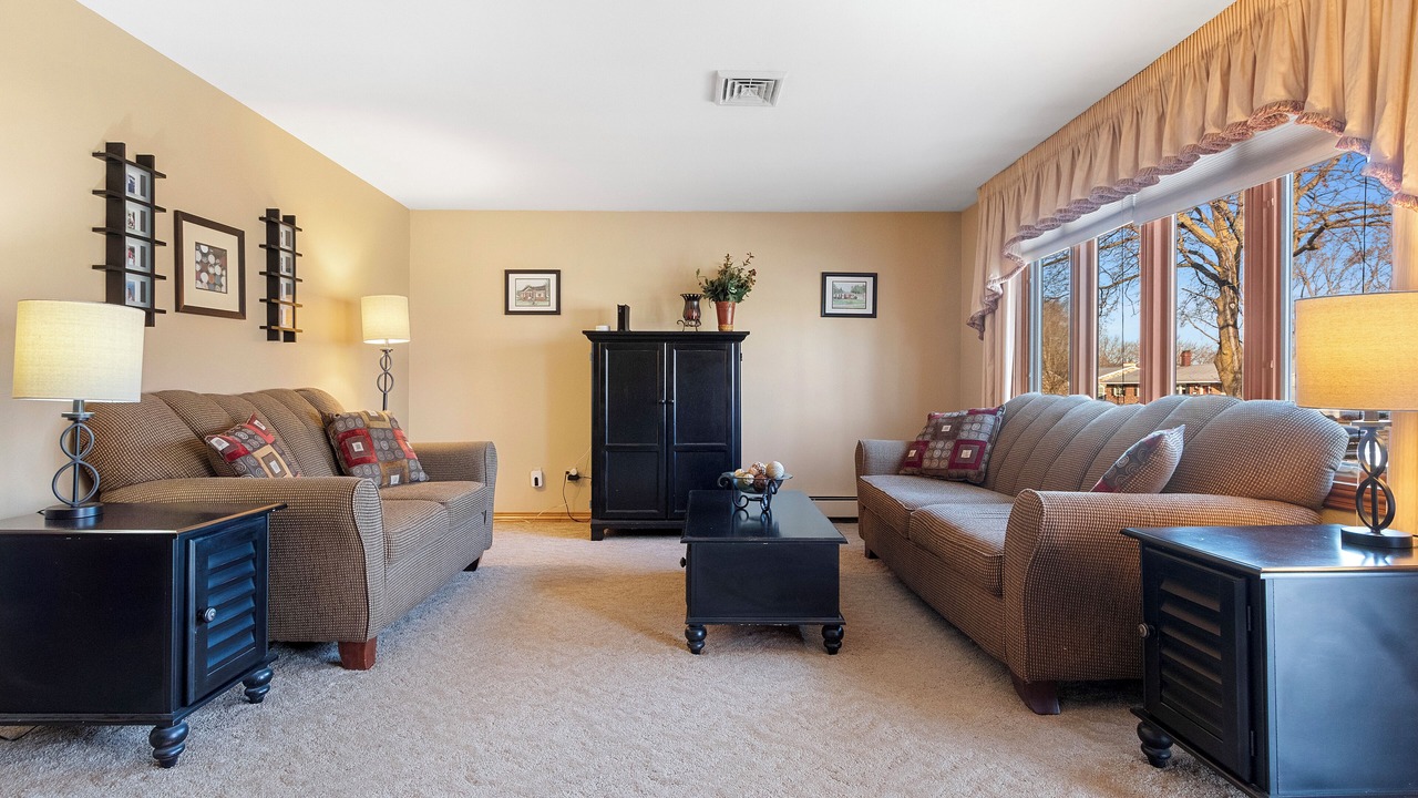 Photo of Livingroom in Ashwaubenon
