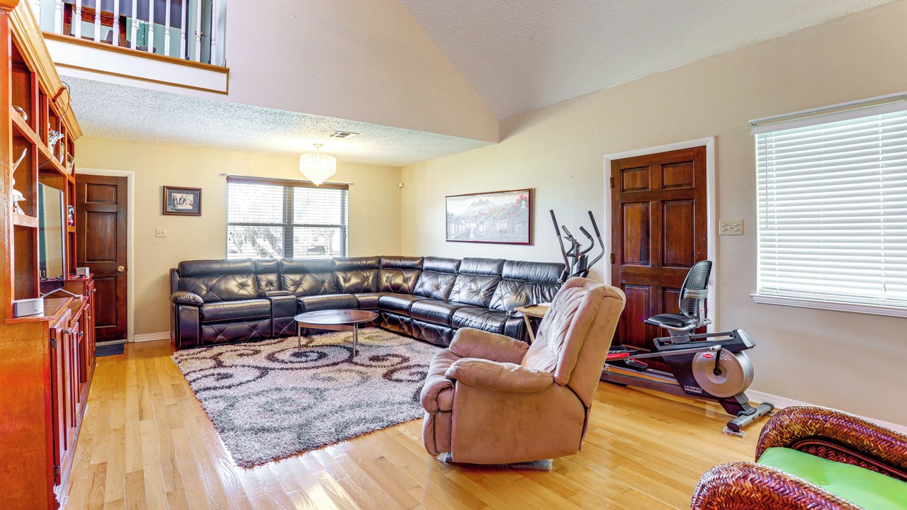 Photo of Bedroom in Lake Terrace & Oaks