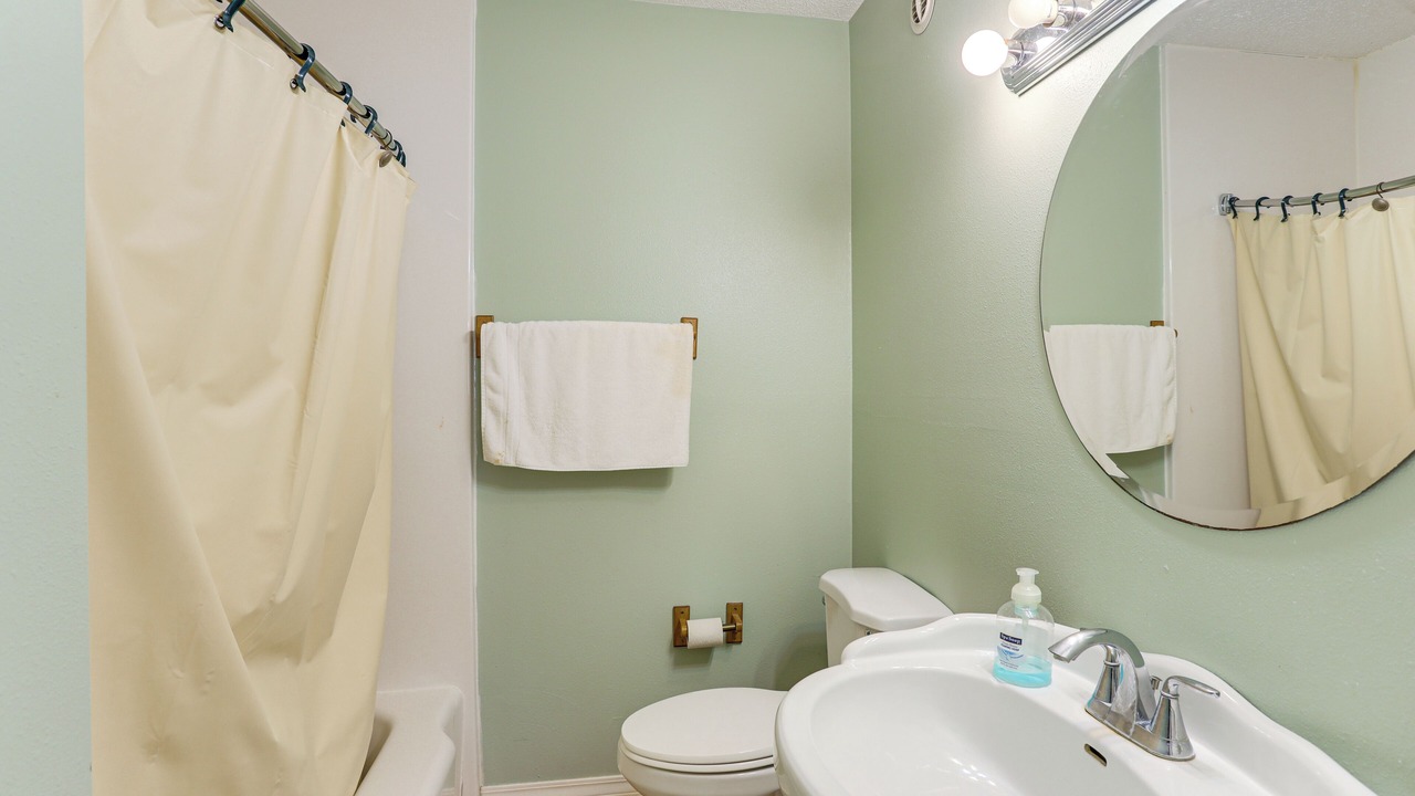 Photo of Bathroom in Lake Terrace & Oaks