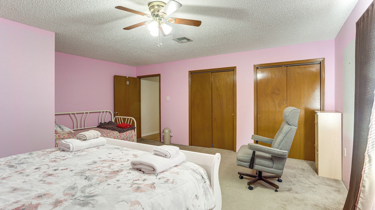 Photo of Bedroom in Lake Terrace & Oaks