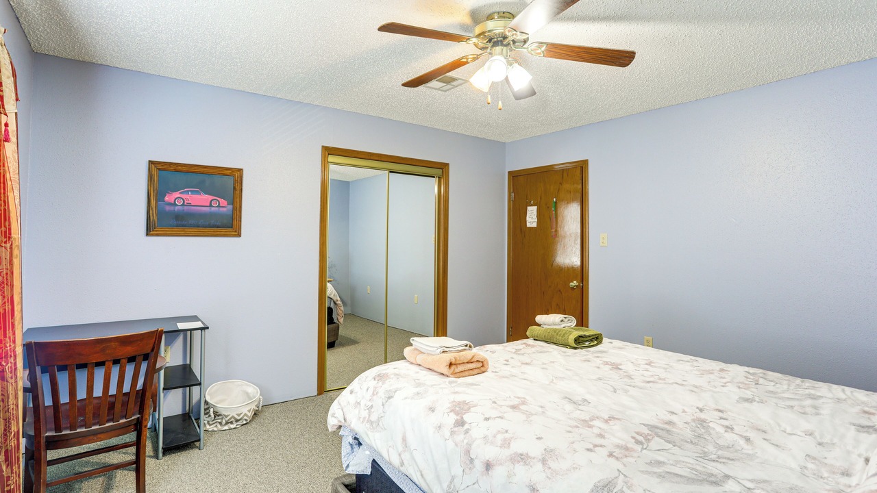 Photo of Bedroom in Lake Terrace & Oaks