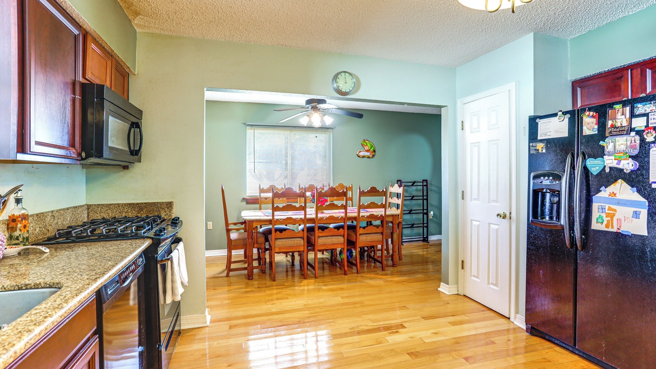 Photo of Kitchen in Lake Terrace & Oaks