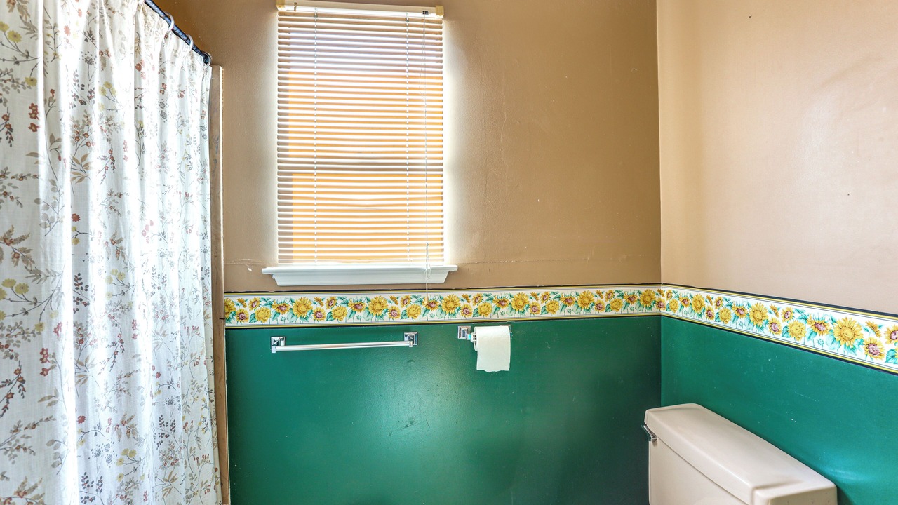 Photo of Bathroom in Lake Terrace & Oaks