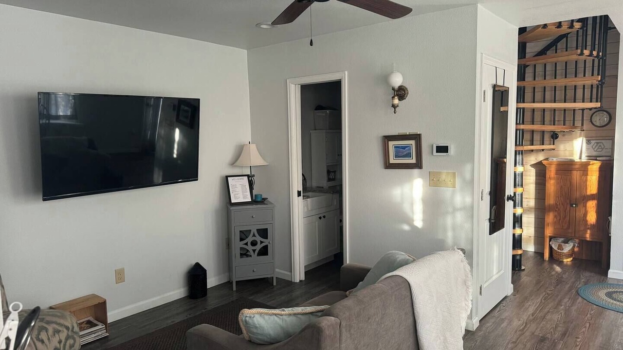 Photo of Livingroom in Arvada Plaza Area