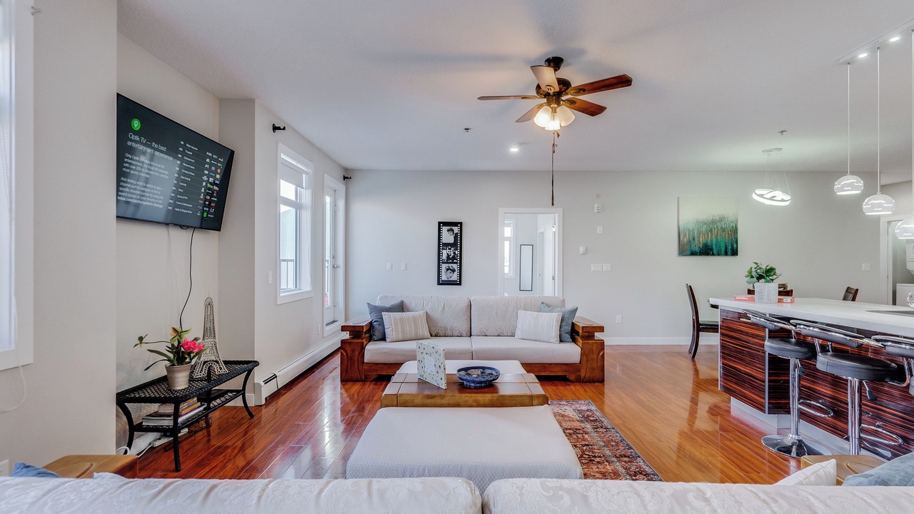 Photo of Livingroom in Whyte ave