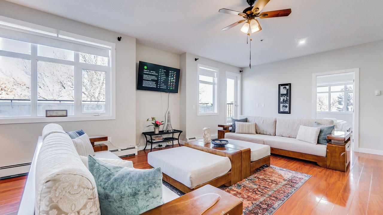 Photo of Livingroom in Whyte ave