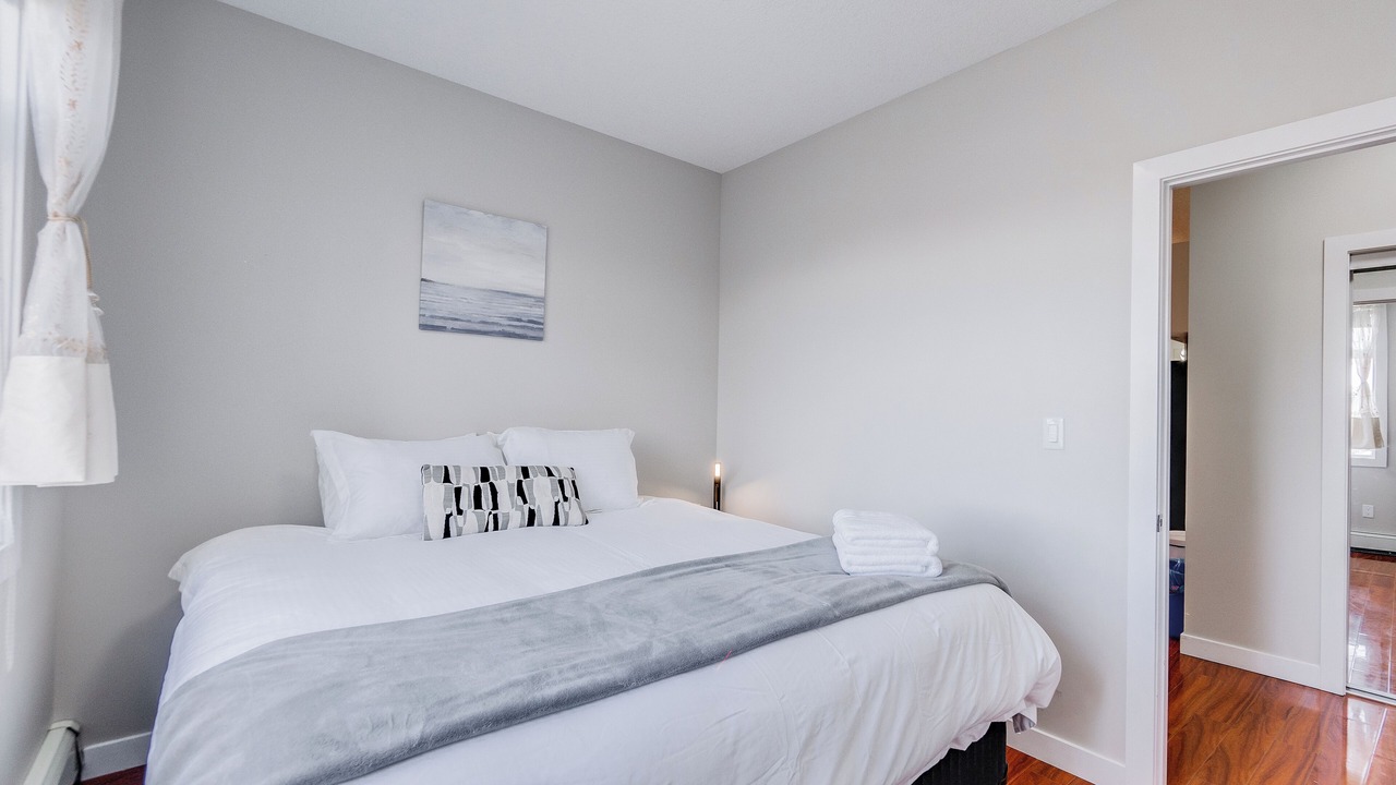 Photo of Bedroom in Whyte ave