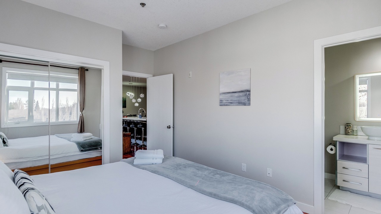 Photo of Bedroom in Whyte ave
