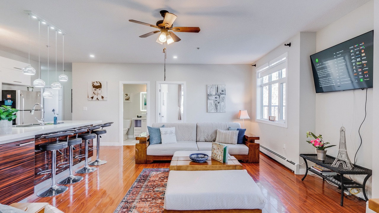 Photo of Livingroom in Whyte ave