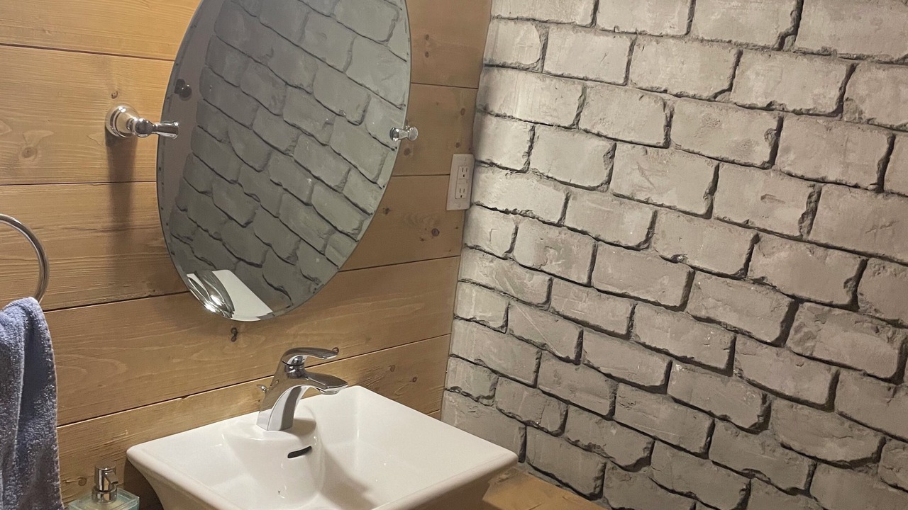 Photo of Bathroom in Gimli
