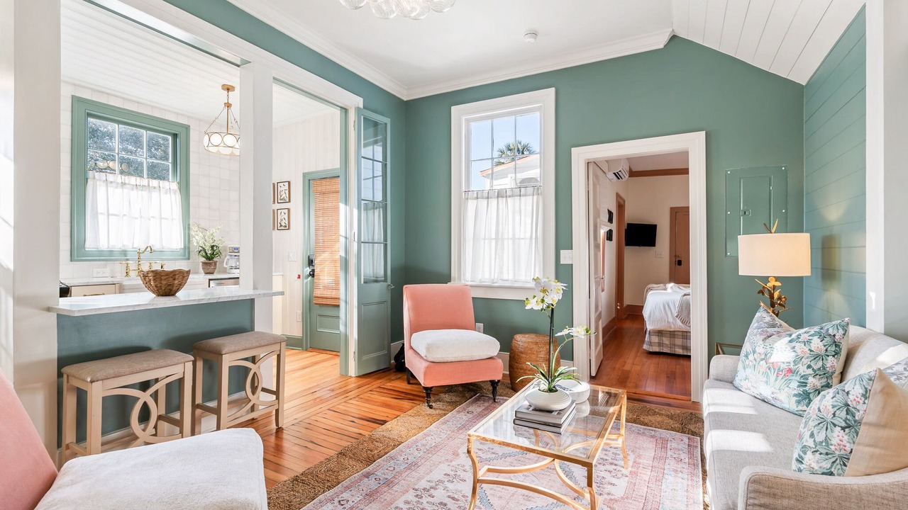 Photo of Livingroom in Harleston Village