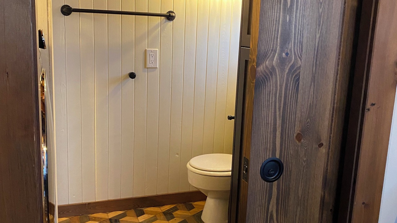 Photo of Bathroom in Division No. 3