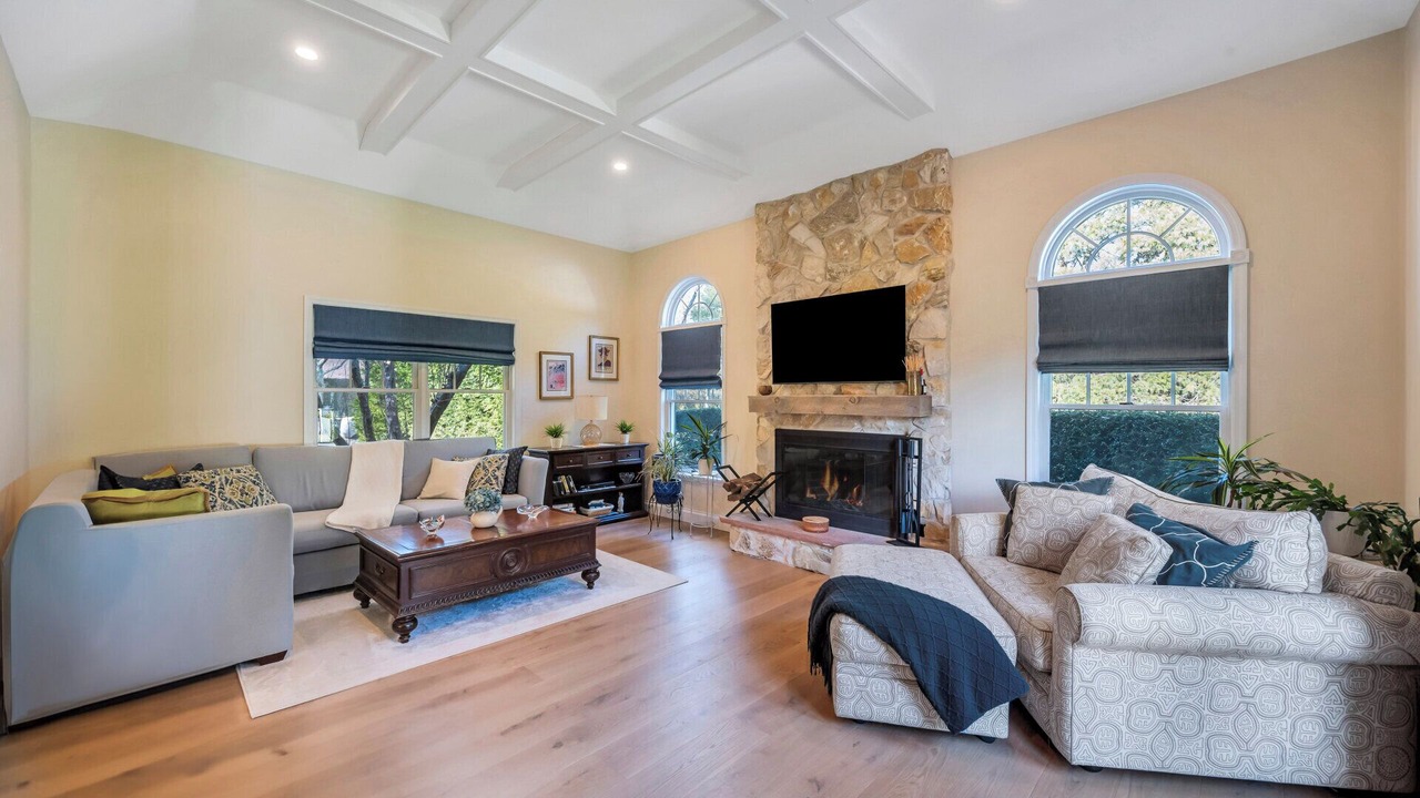 Photo of Livingroom in Village of Southampton