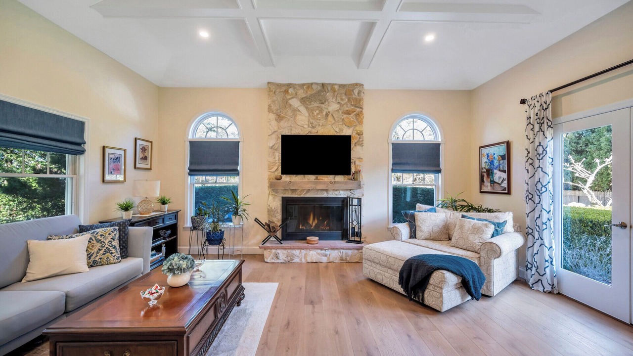 Photo of Livingroom in Village of Southampton