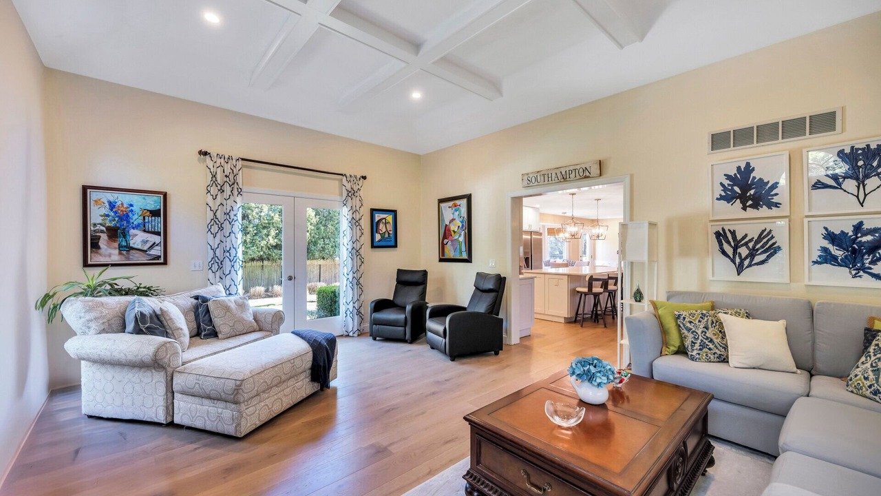 Photo of Livingroom in Village of Southampton