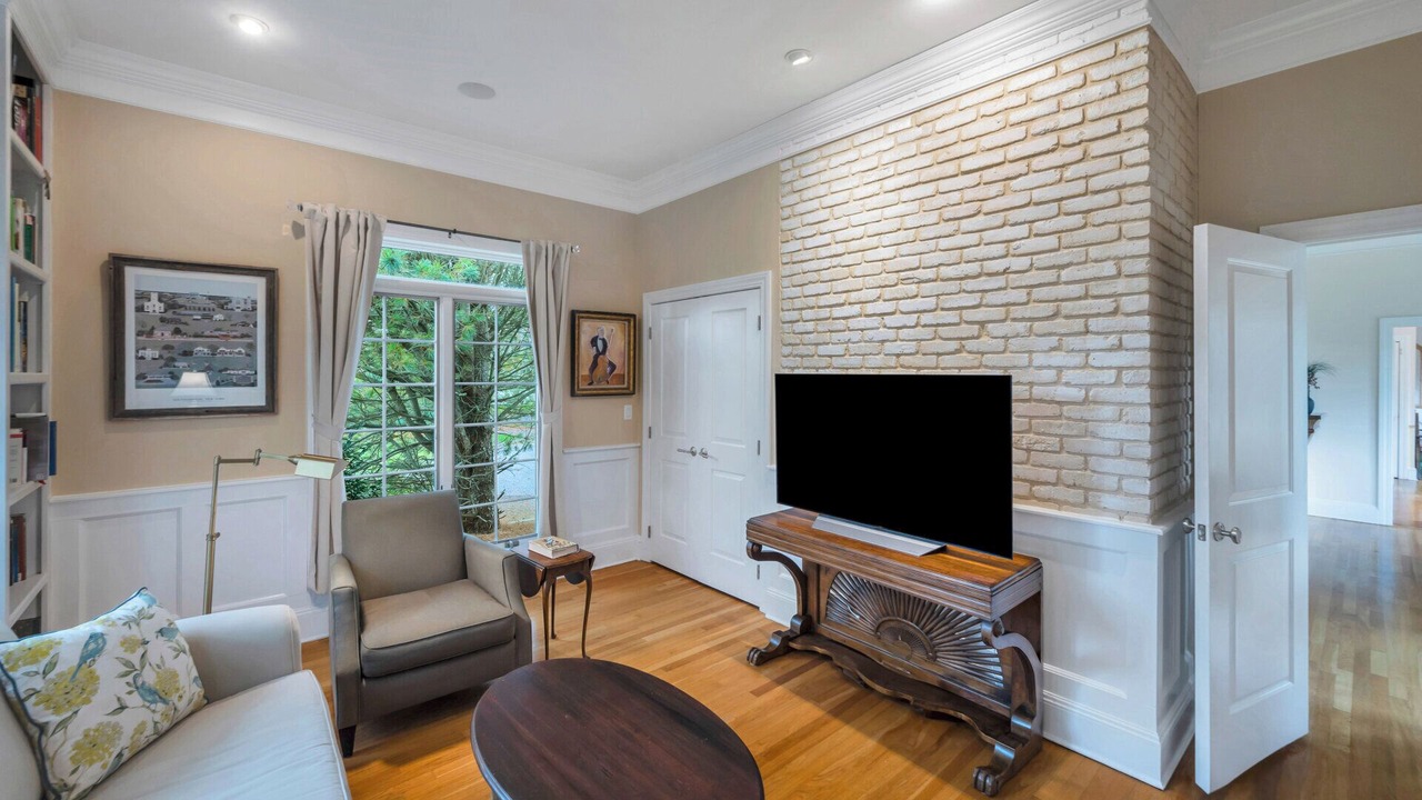 Photo of Livingroom in Village of Southampton