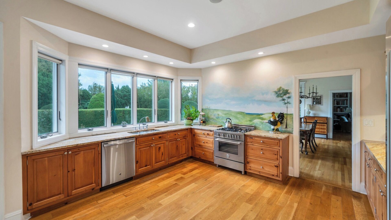 Photo of Kitchen in Village of Southampton
