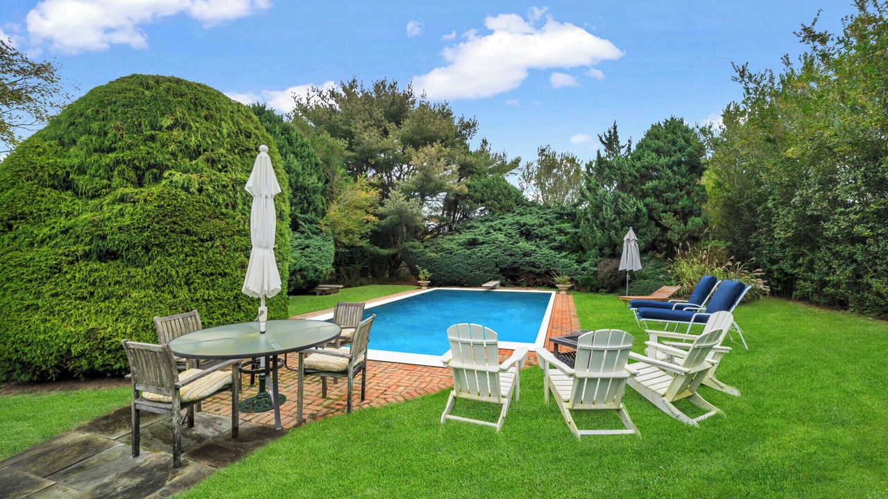 Photo of Outdoor in Village of Southampton
