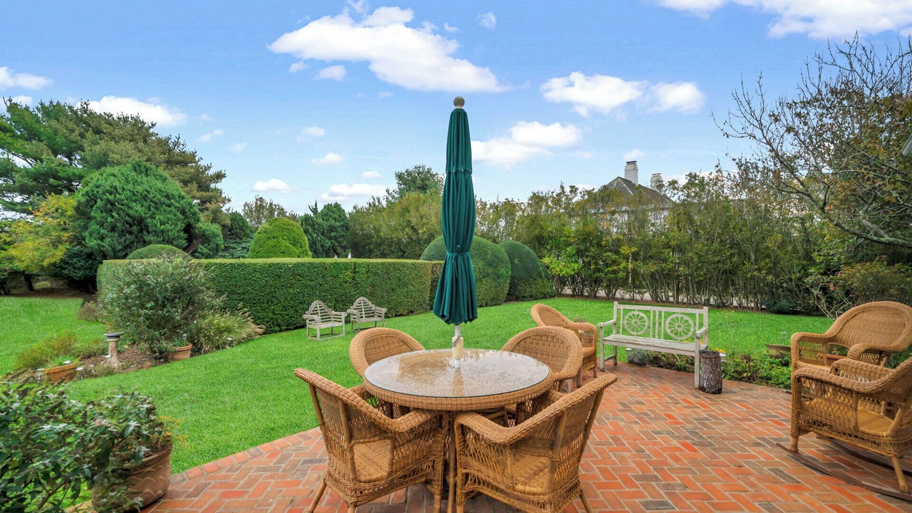 Photo of Outdoor in Village of Southampton