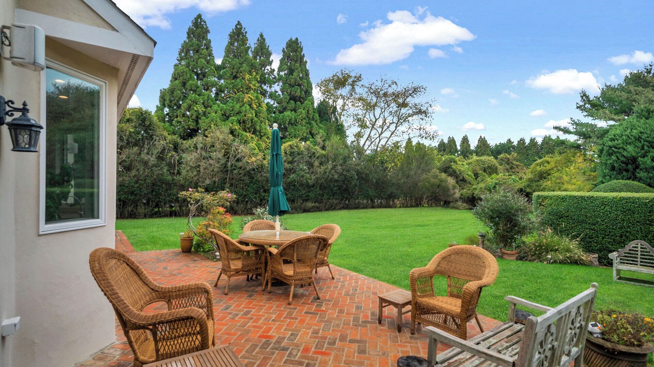 Photo of Outdoor in Village of Southampton
