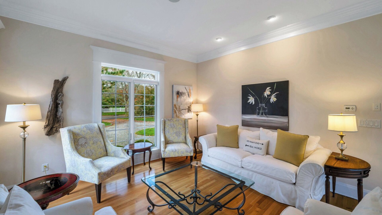 Photo of Livingroom in Village of Southampton