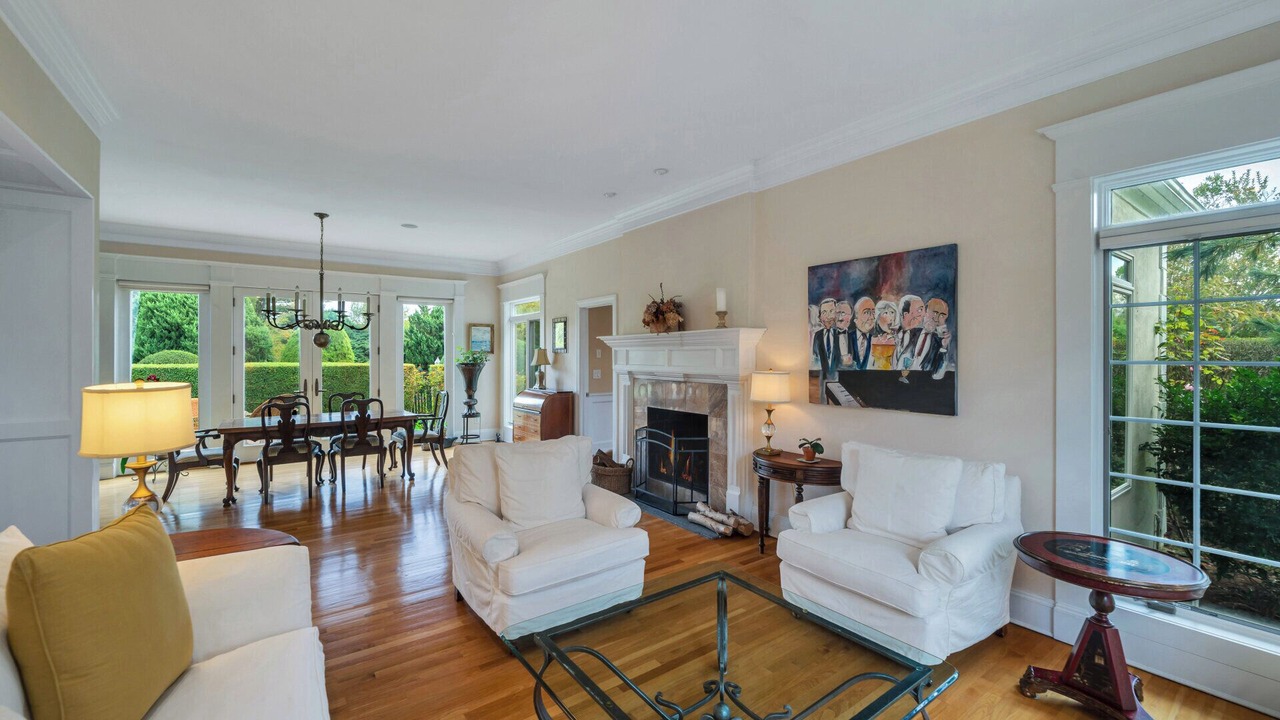 Photo of Livingroom in Village of Southampton