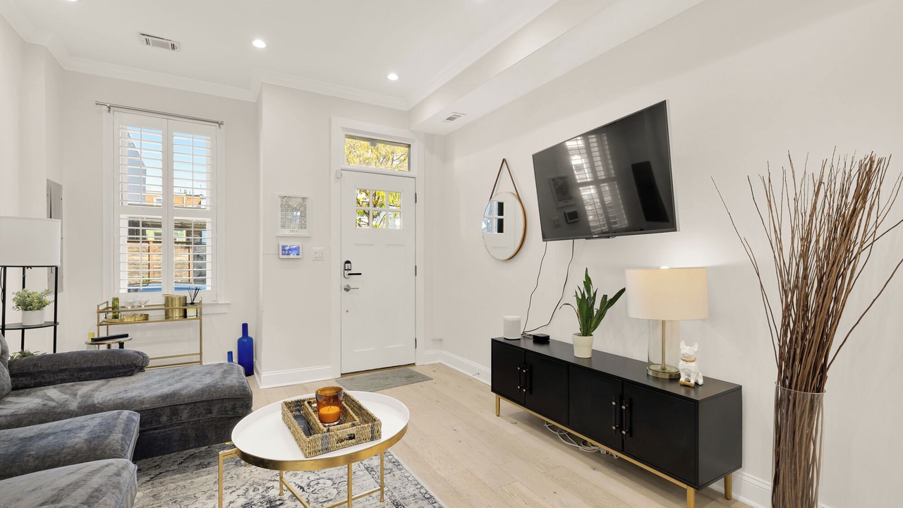 Photo of Livingroom in H Street Corridor